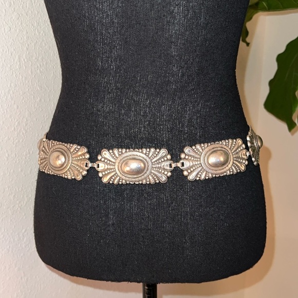 Escada Women’s Concho Vintage Designer Chain Link Silver tone Made in Spain Belt - Picture 4 of 9